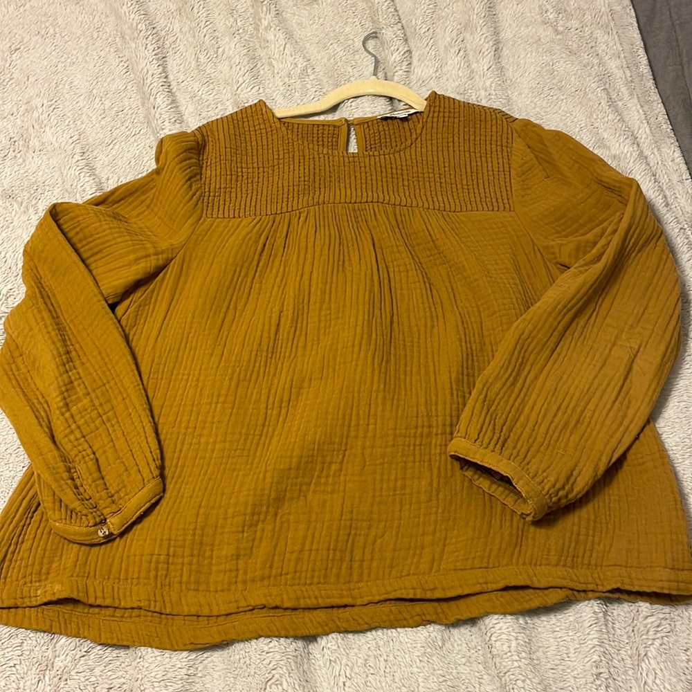 Long sleeve mustard yellow Madewell top.